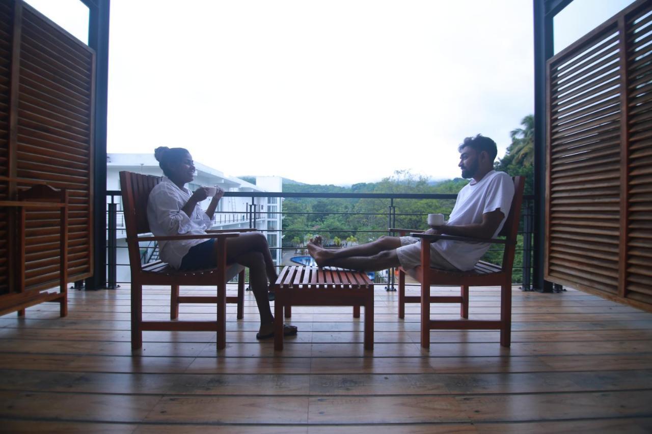 Saru Blue Sapphire Hotel Udawalawe Eksteriør bilde