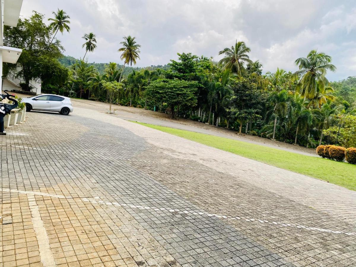 Saru Blue Sapphire Hotel Udawalawe Eksteriør bilde