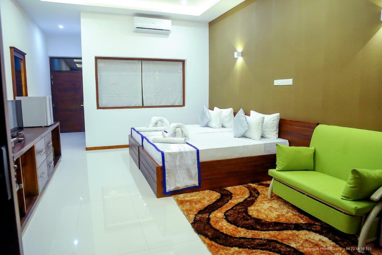Saru Blue Sapphire Hotel Udawalawe Eksteriør bilde