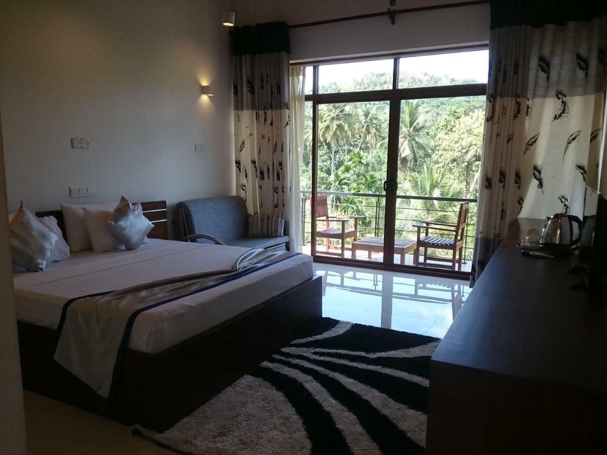 Saru Blue Sapphire Hotel Udawalawe Eksteriør bilde