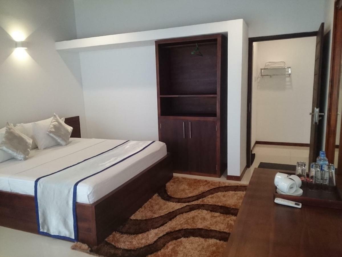 Saru Blue Sapphire Hotel Udawalawe Eksteriør bilde