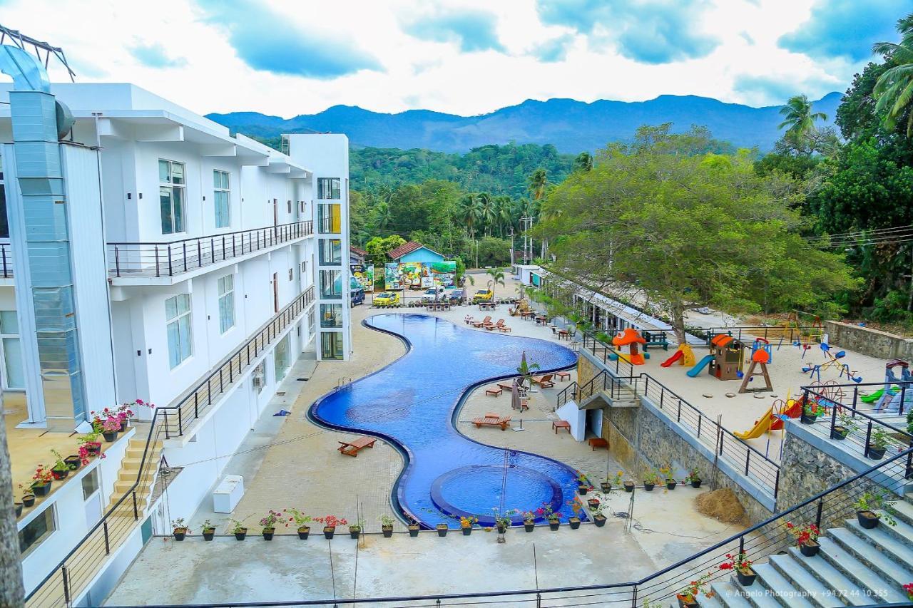 Saru Blue Sapphire Hotel Udawalawe Eksteriør bilde