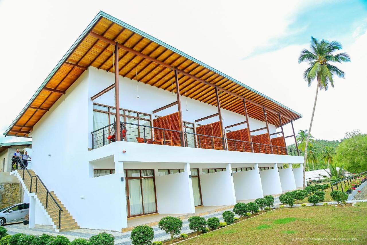 Saru Blue Sapphire Hotel Udawalawe Eksteriør bilde